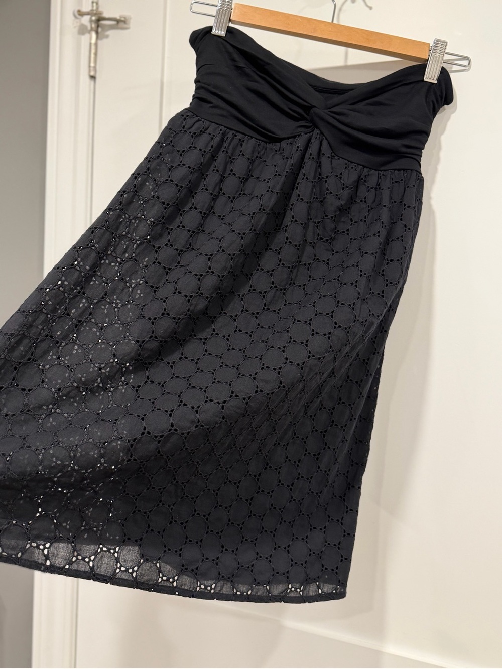Forever 21 Black Strapless Eyelet Empire Dress - Picture 12 of 16